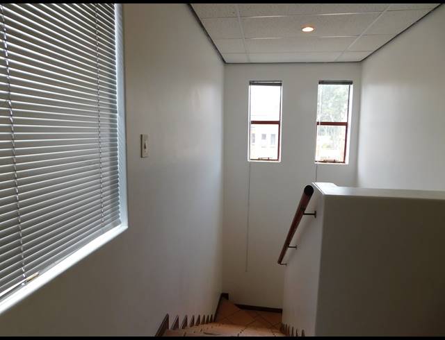240M² OFFICE FOR SALE IN WELTEVREDEN PARK